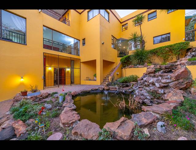 6 BEDROOM FREEHOLD FOR SALE IN ROBIN HILLS